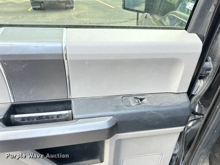 image for item OJ9932 2020 Ford F150 XLT SuperCrew pickup truck