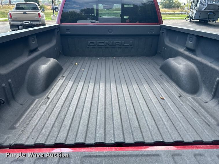 image for item OJ9934 2017 GMC Sierra Denali Crew Cab pickup truck