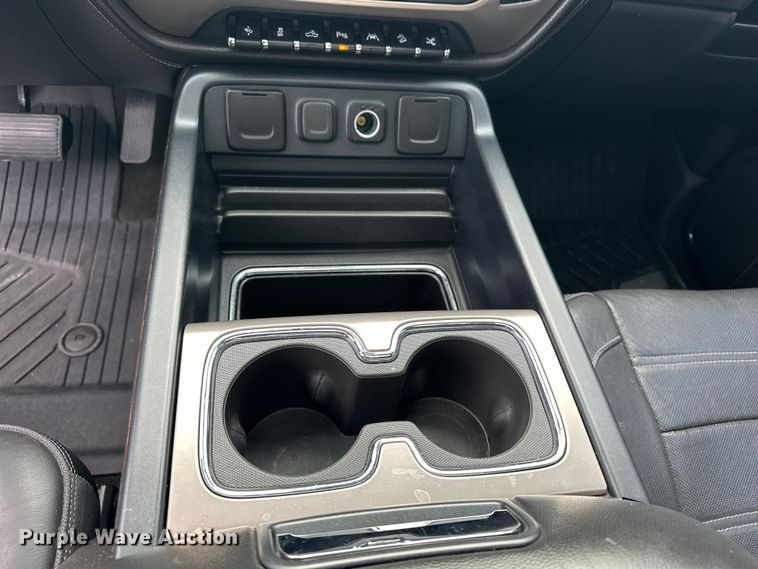 image for item OJ9934 2017 GMC Sierra Denali Crew Cab pickup truck