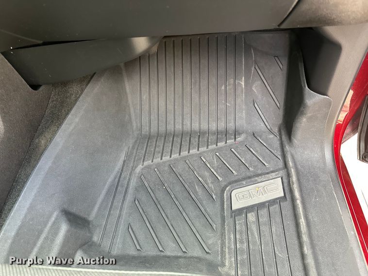 image for item OJ9934 2017 GMC Sierra Denali Crew Cab pickup truck