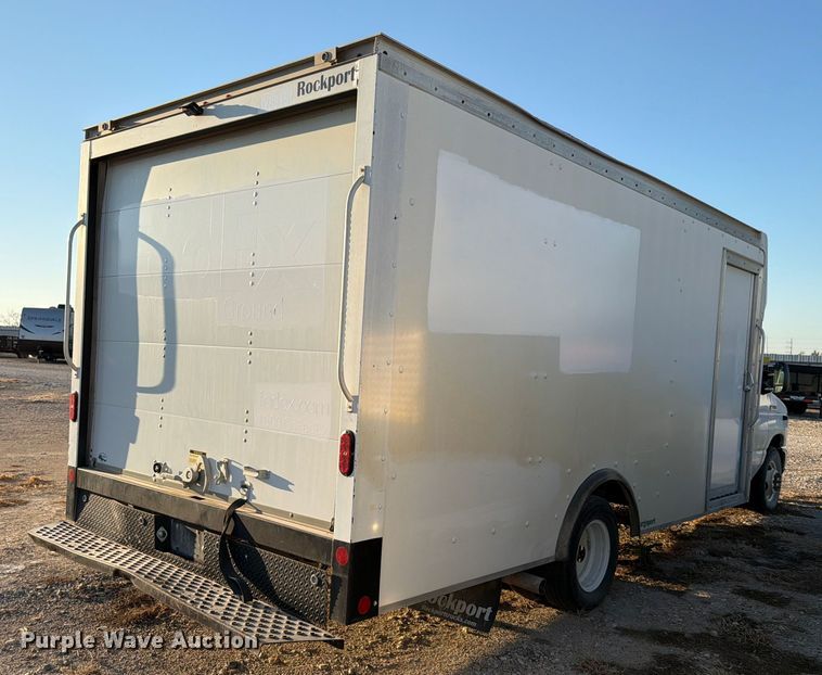 image for item YA1039 2022 Ford E350 Super Duty delivery van