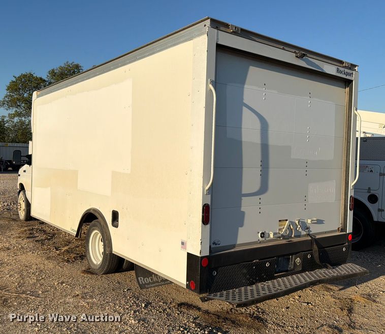 image for item YA1039 2022 Ford E350 Super Duty delivery van