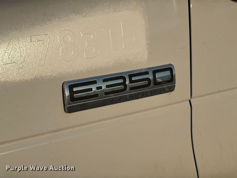 image for item YA1039 2022 Ford E350 Super Duty delivery van
