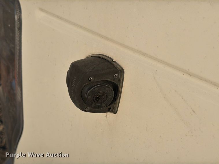 image for item YA1039 2022 Ford E350 Super Duty delivery van