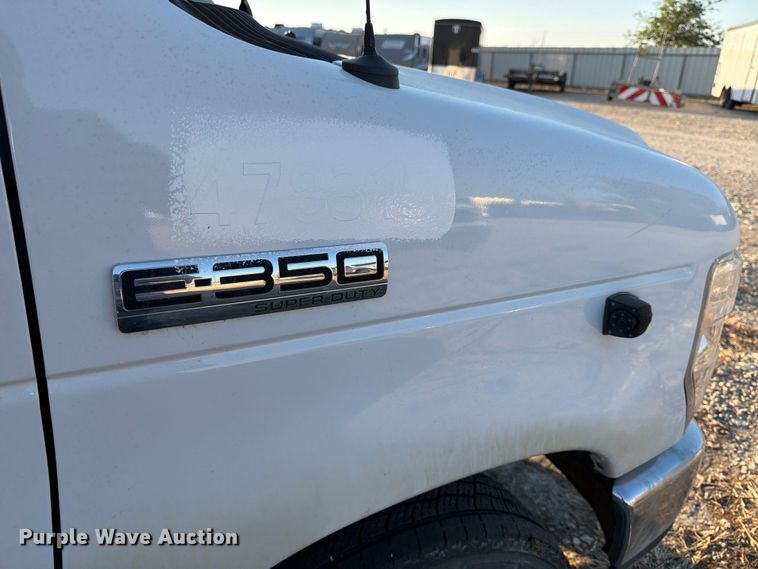 image for item YA1039 2022 Ford E350 Super Duty delivery van