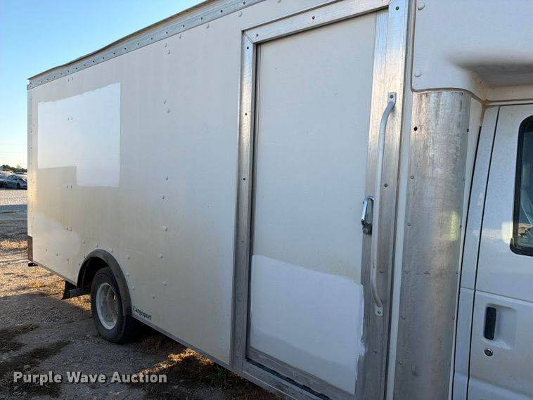 image for item YA1039 2022 Ford E350 Super Duty delivery van