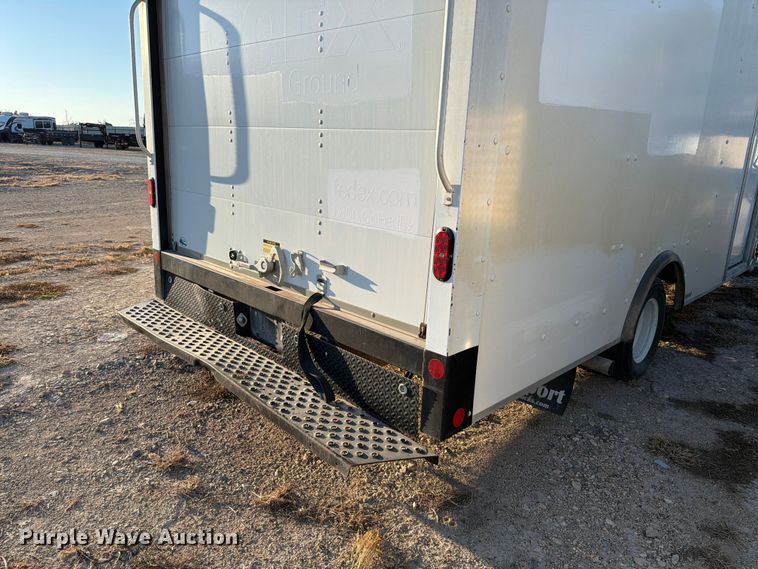 image for item YA1039 2022 Ford E350 Super Duty delivery van