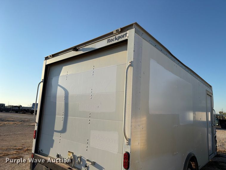 image for item YA1039 2022 Ford E350 Super Duty delivery van