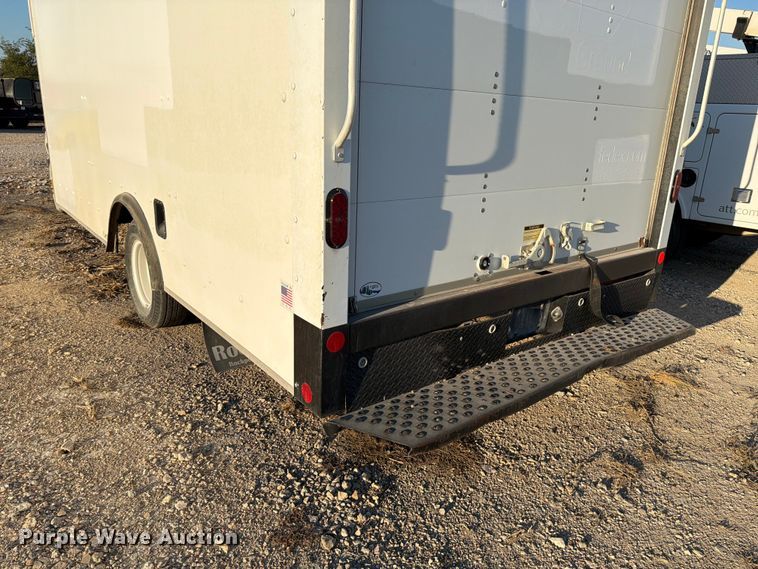 image for item YA1039 2022 Ford E350 Super Duty delivery van