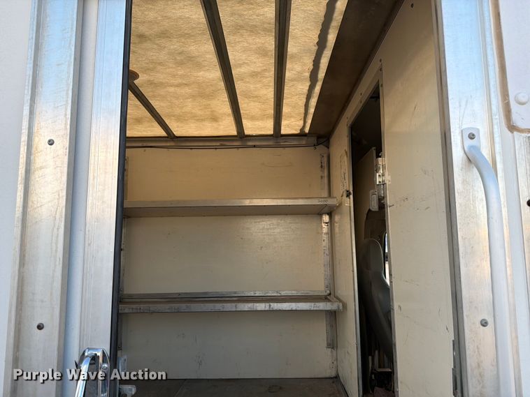 image for item YA1039 2022 Ford E350 Super Duty delivery van