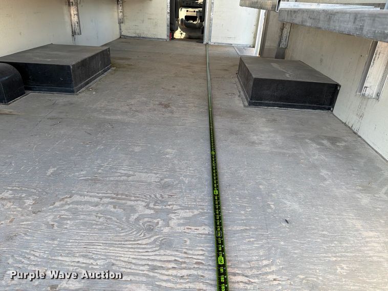 image for item YA1039 2022 Ford E350 Super Duty delivery van