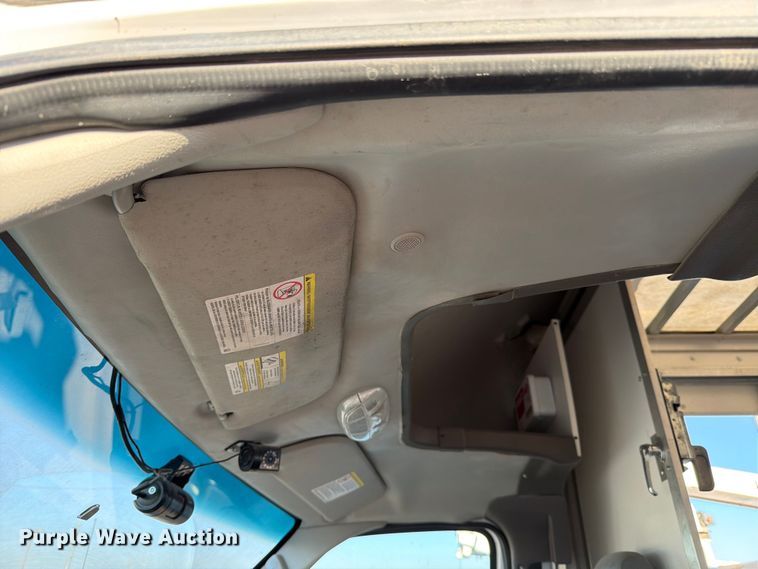 image for item YA1039 2022 Ford E350 Super Duty delivery van