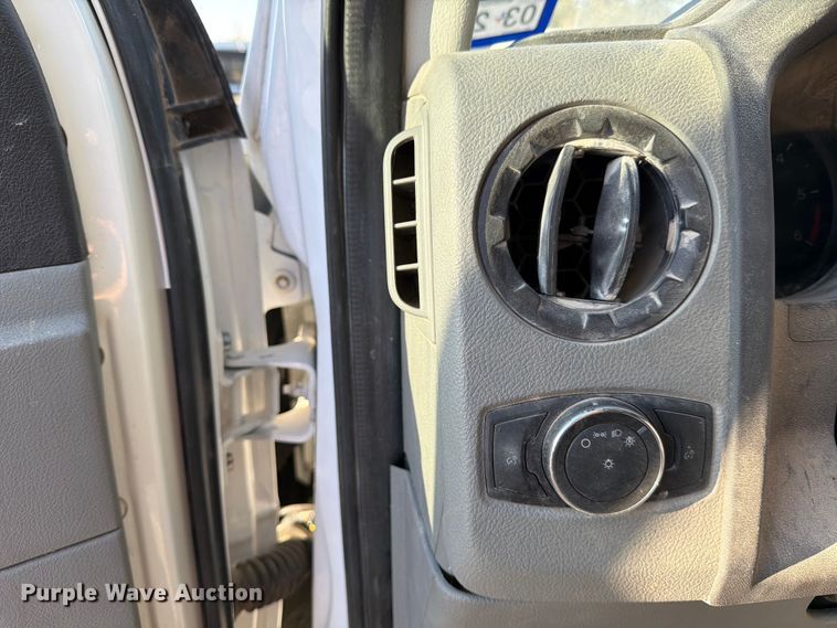 image for item YA1039 2022 Ford E350 Super Duty delivery van