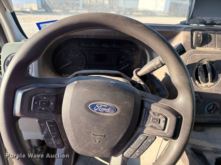 image for item YA1039 2022 Ford E350 Super Duty delivery van