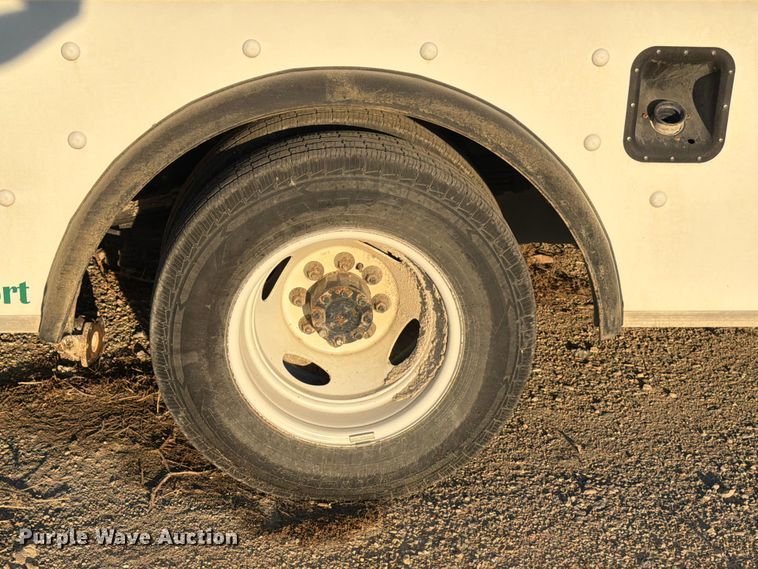 image for item YA1039 2022 Ford E350 Super Duty delivery van