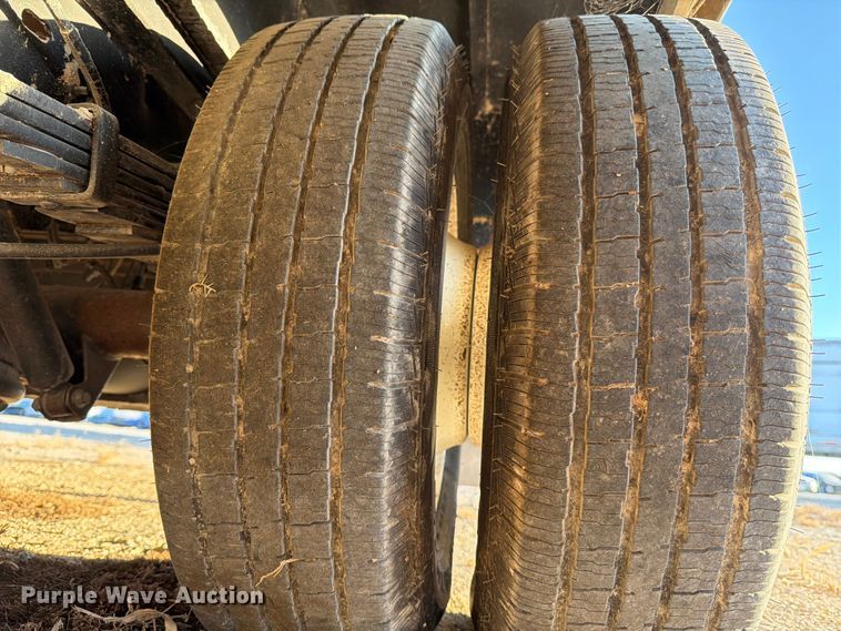 image for item YA1039 2022 Ford E350 Super Duty delivery van