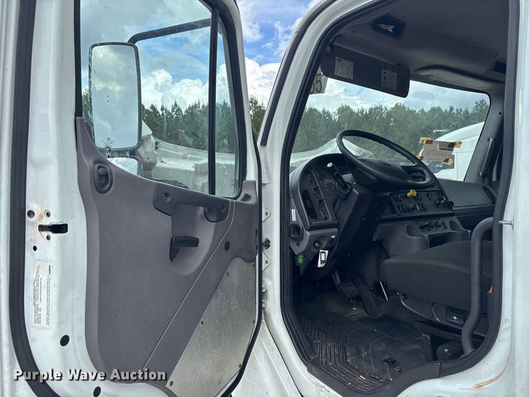 image for item YA1044 2018 Freightliner Business Class M2  box truck