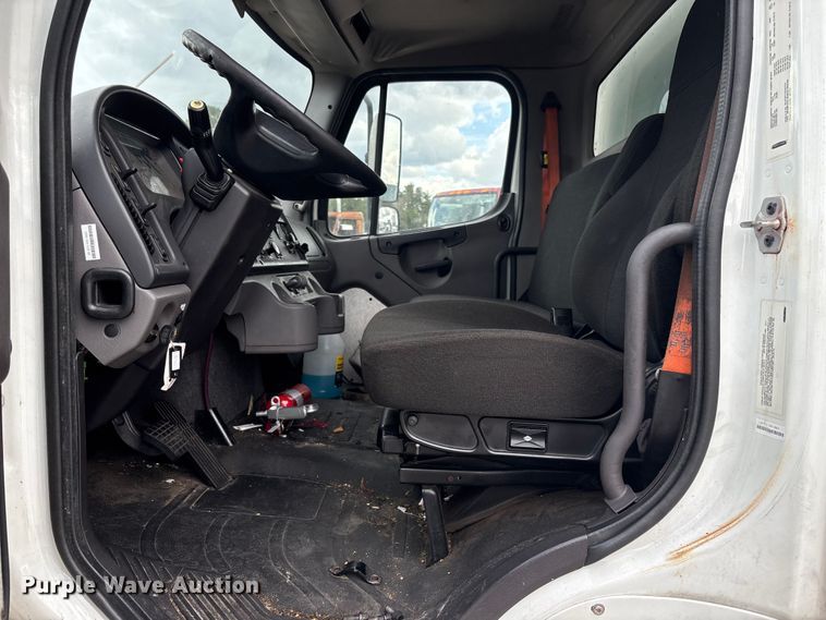 image for item YA1044 2018 Freightliner Business Class M2  box truck