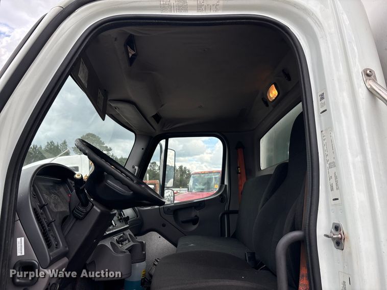 image for item YA1044 2018 Freightliner Business Class M2  box truck