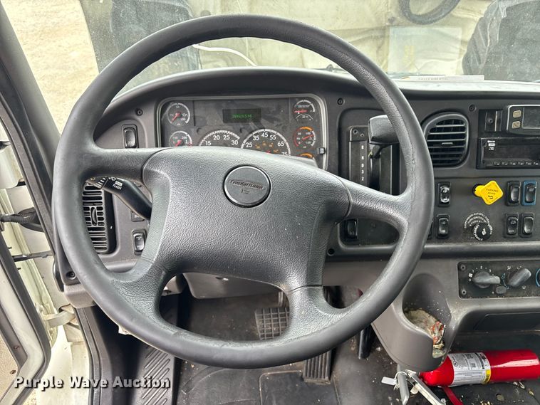 image for item YA1044 2018 Freightliner Business Class M2  box truck