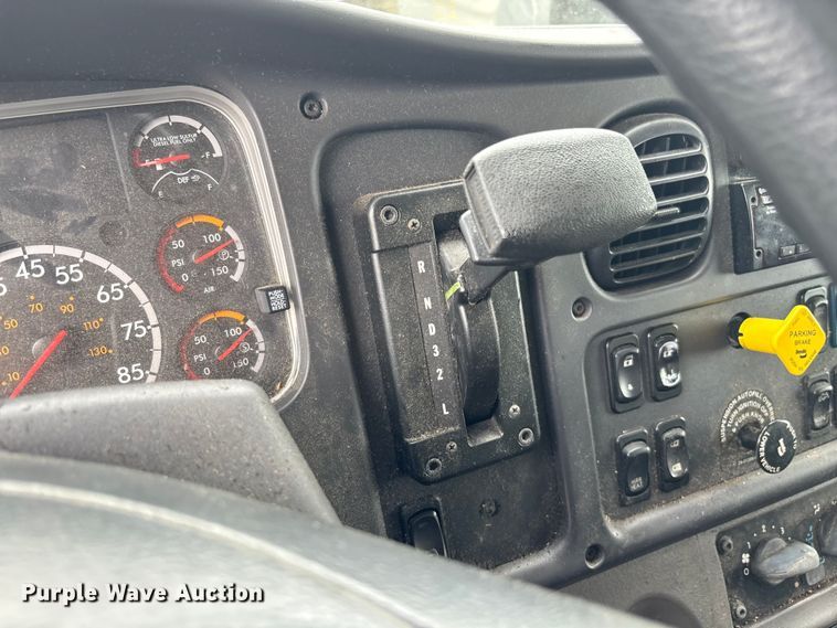 image for item YA1044 2018 Freightliner Business Class M2  box truck