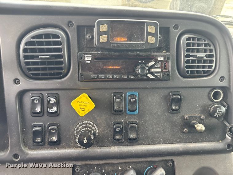 image for item YA1044 2018 Freightliner Business Class M2  box truck