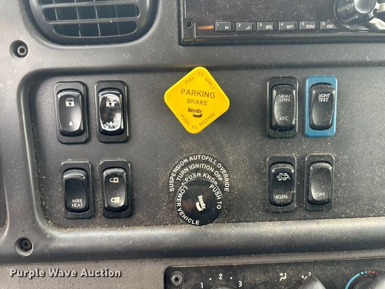 image for item YA1044 2018 Freightliner Business Class M2  box truck