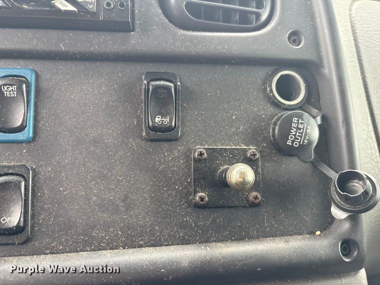 image for item YA1044 2018 Freightliner Business Class M2  box truck