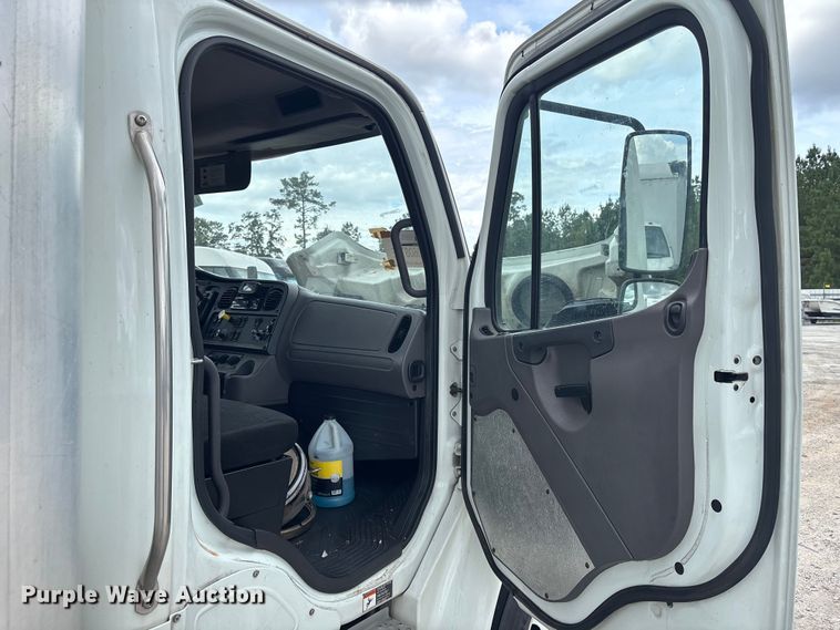 image for item YA1044 2018 Freightliner Business Class M2  box truck