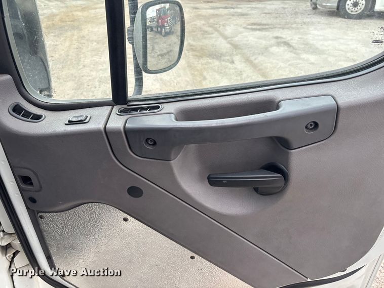 image for item YA1044 2018 Freightliner Business Class M2  box truck