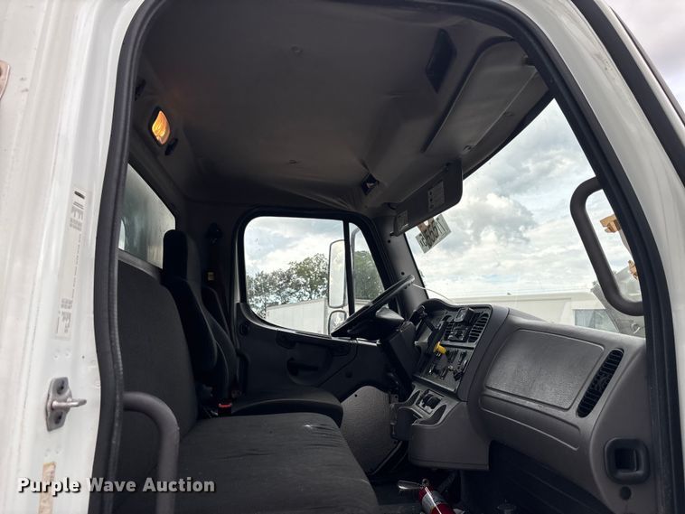 image for item YA1044 2018 Freightliner Business Class M2  box truck