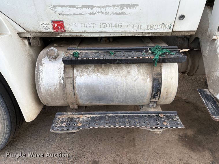 image for item YA1256 2011 International 4300 forestry bucket truck