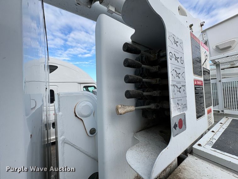 image for item YA1256 2011 International 4300 forestry bucket truck