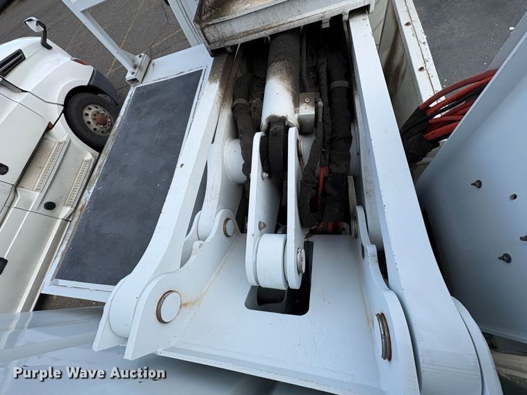 image for item YA1256 2011 International 4300 forestry bucket truck