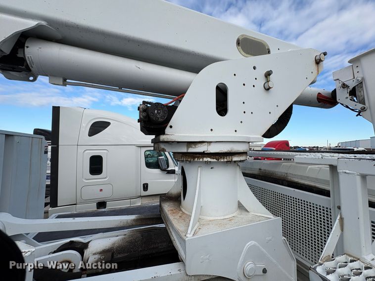 image for item YA1256 2011 International 4300 forestry bucket truck