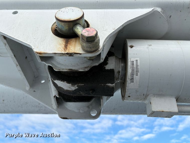 image for item YA1256 2011 International 4300 forestry bucket truck