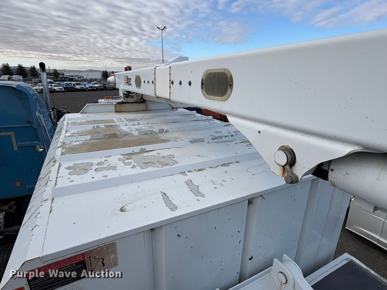 image for item YA1256 2011 International 4300 forestry bucket truck