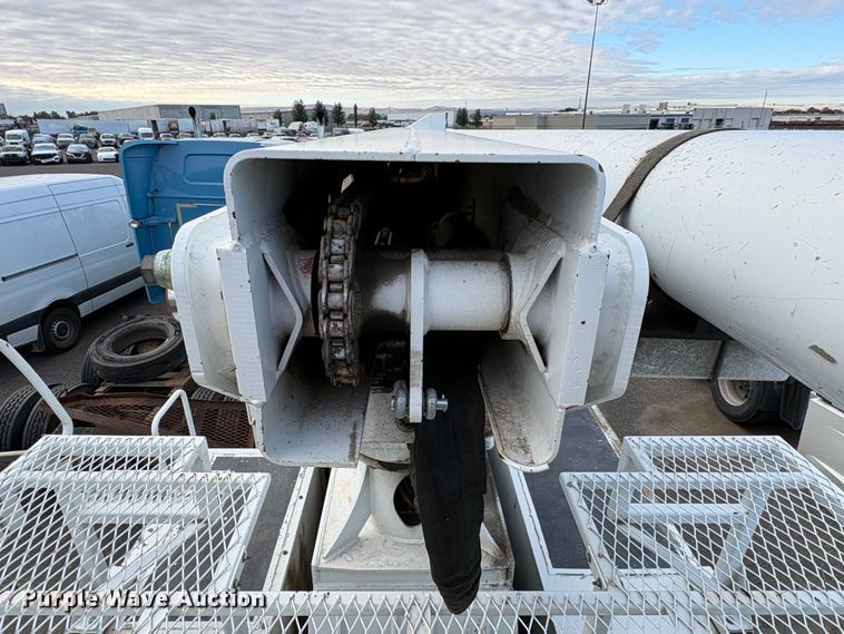 image for item YA1256 2011 International 4300 forestry bucket truck