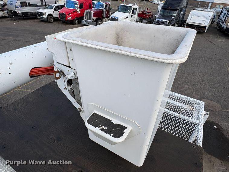 image for item YA1256 2011 International 4300 forestry bucket truck