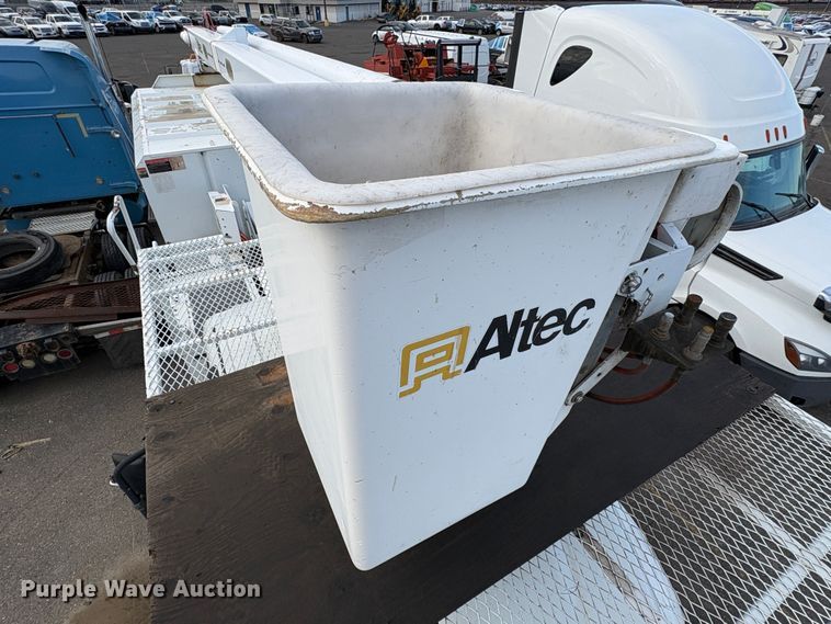 image for item YA1256 2011 International 4300 forestry bucket truck