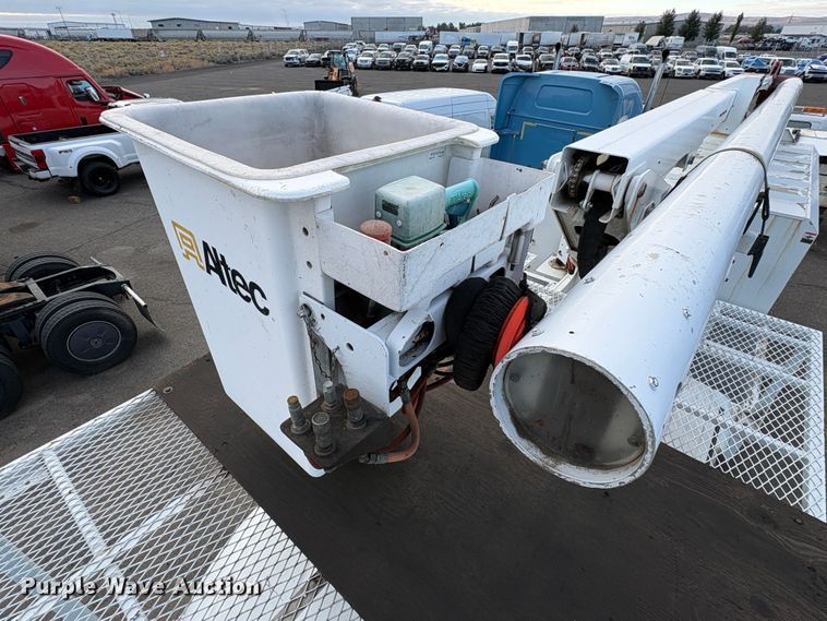 image for item YA1256 2011 International 4300 forestry bucket truck