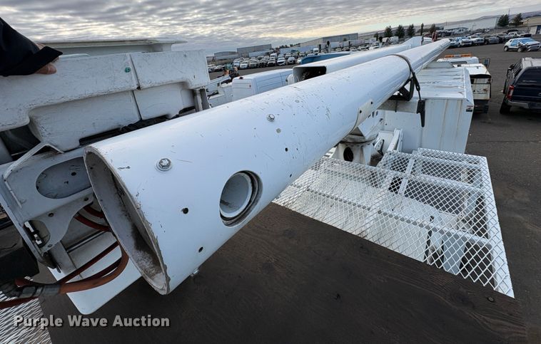 image for item YA1256 2011 International 4300 forestry bucket truck