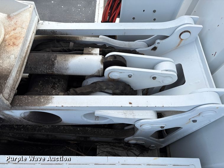 image for item YA1256 2011 International 4300 forestry bucket truck