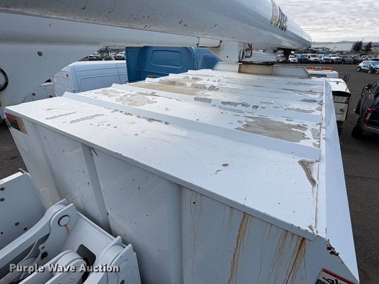 image for item YA1256 2011 International 4300 forestry bucket truck