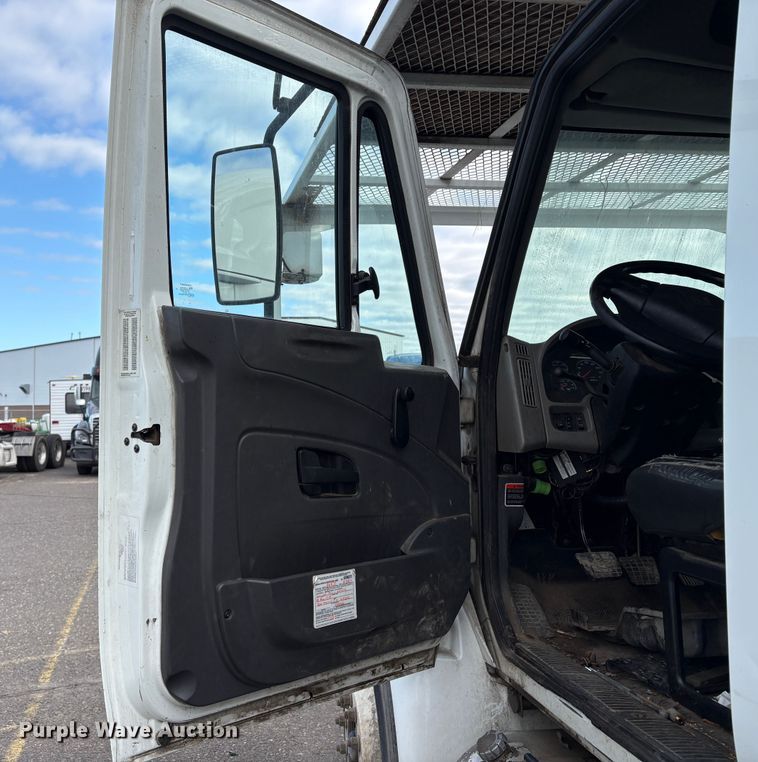 image for item YA1256 2011 International 4300 forestry bucket truck