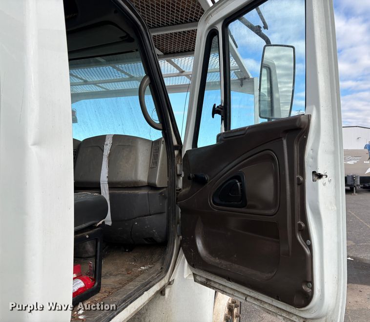 image for item YA1256 2011 International 4300 forestry bucket truck