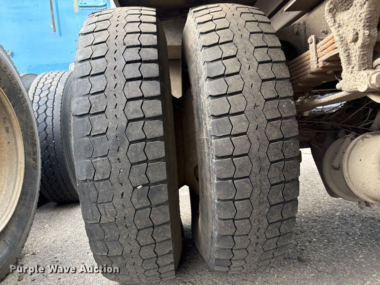 image for item YA1256 2011 International 4300 forestry bucket truck