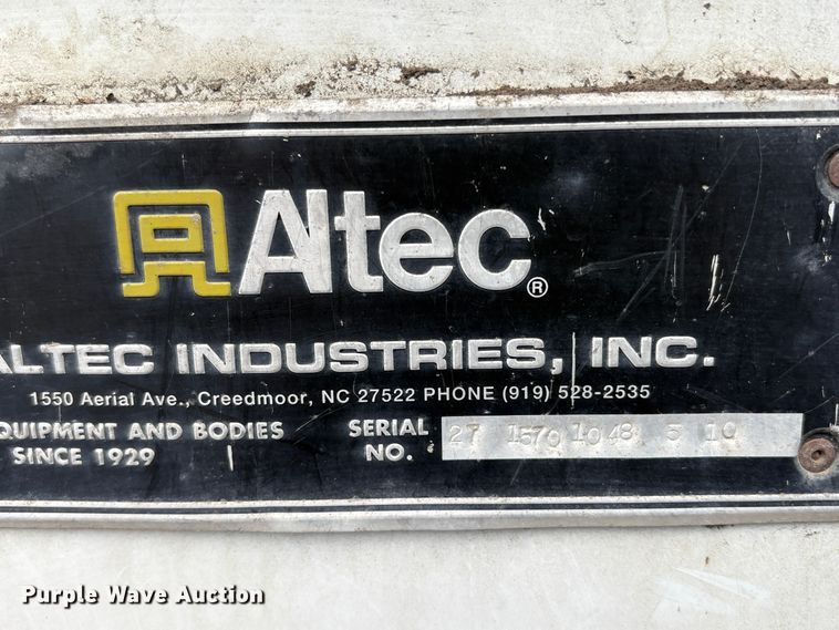 image for item YA1256 2011 International 4300 forestry bucket truck