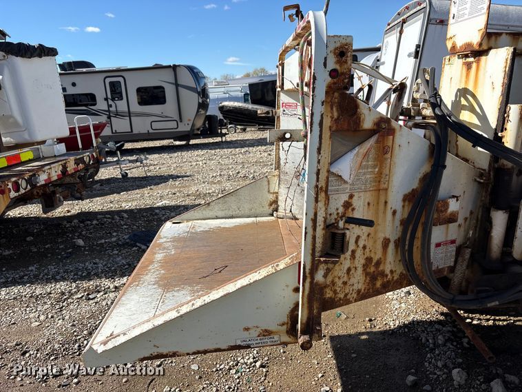 image for item YA1282 2017 Bandit 200UC wood chipper