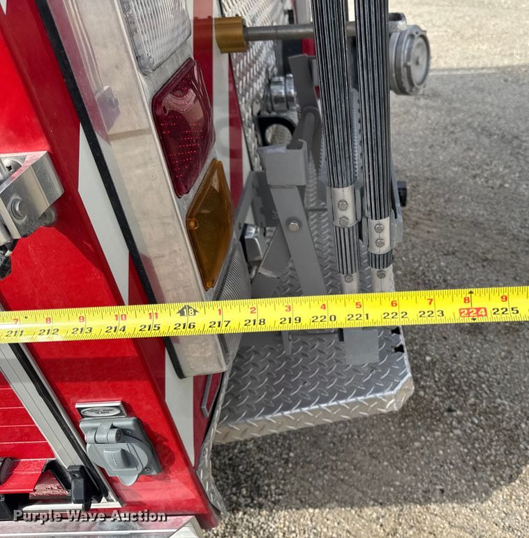 image for item YA1350 2007 Pierce Enforcer pumper fire truck